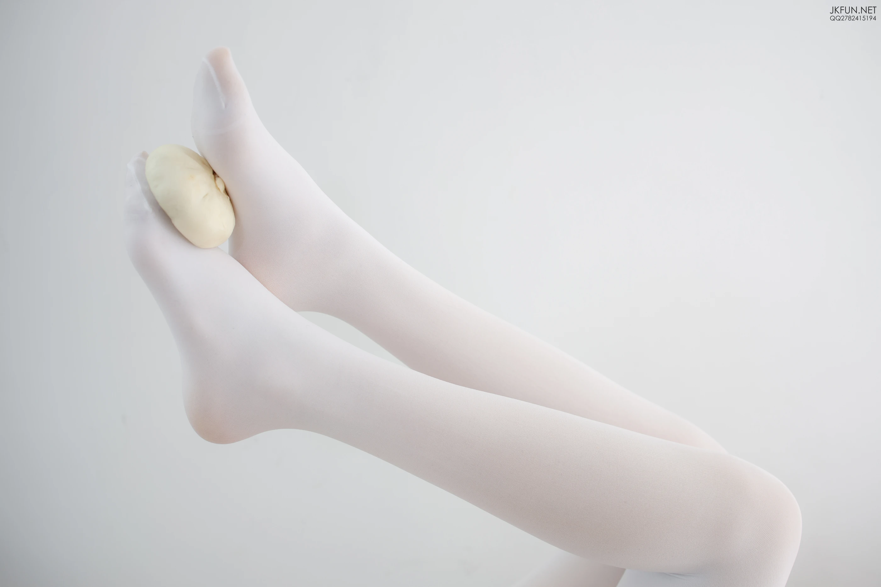 森萝财团 [JKFUN-008] Aika 60D白丝踩酱肉包 [130P 1V]插图5